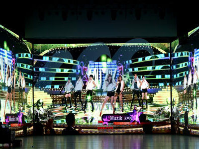 吳江大劇院多功能全彩LED室內(nèi)顯示屏